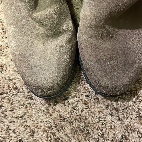 Gray suede easy spirit boots. - Picture 5 of 9